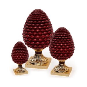 Scultura Pigna rosso rubino, Sequenze