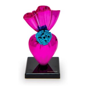Scultura mini Give yourself, Sequenze
