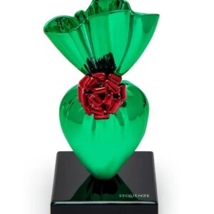 Scultura mini Give yourself, Sequenze