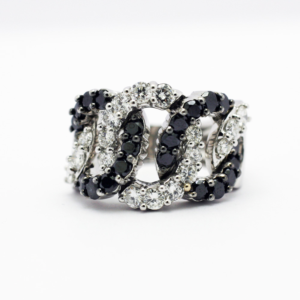 Anello groumette con diamanti bianchi e neri, Leo Pizzo - immagine 3