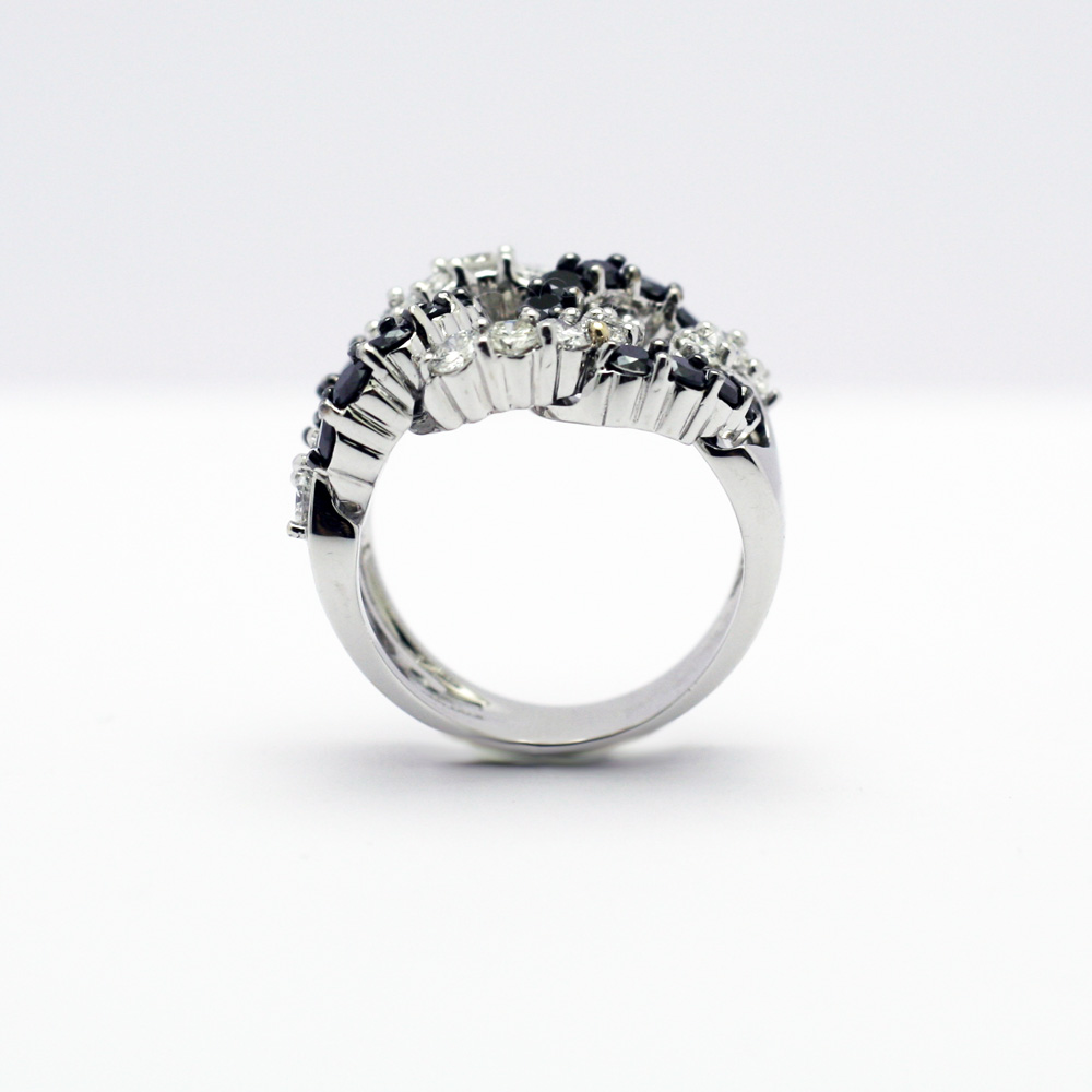 Anello groumette con diamanti bianchi e neri, Leo Pizzo - immagine 2