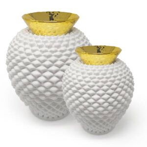 Vaso Pigna bianco e oro, Sequenze