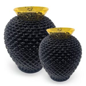 Vaso Pigna nero e oro, Sequenze