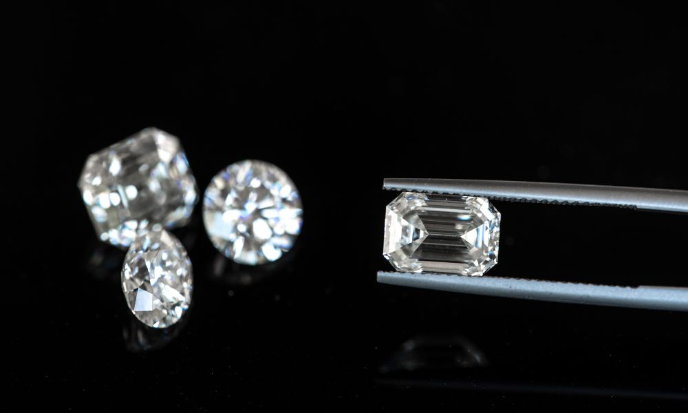 Scopri di più sull'articolo Moissanite gemma preziosa: caratteristiche e prezzo