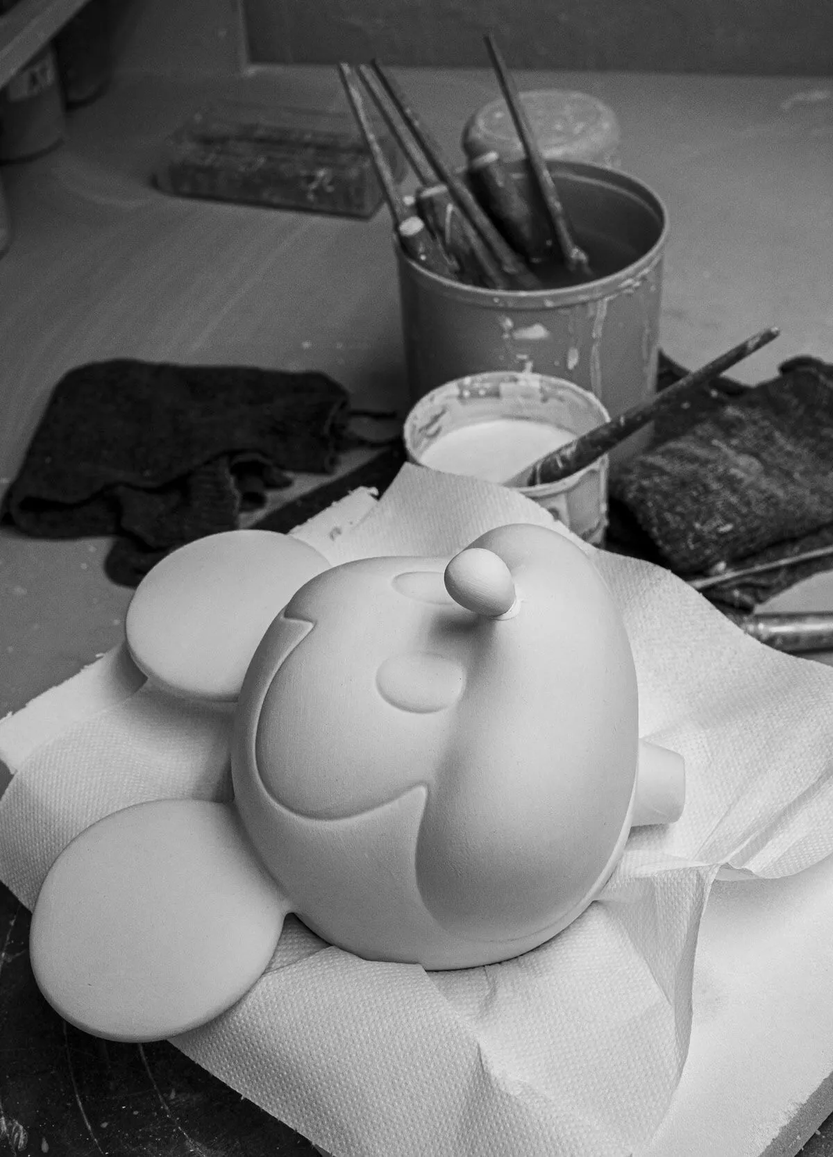 Scultura Mickey™ in black and white, Lladrò - immagine 7